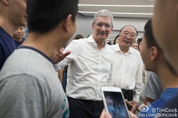 執(zhí)掌蘋果5年，庫克從喬布斯陰影中走出了嗎？